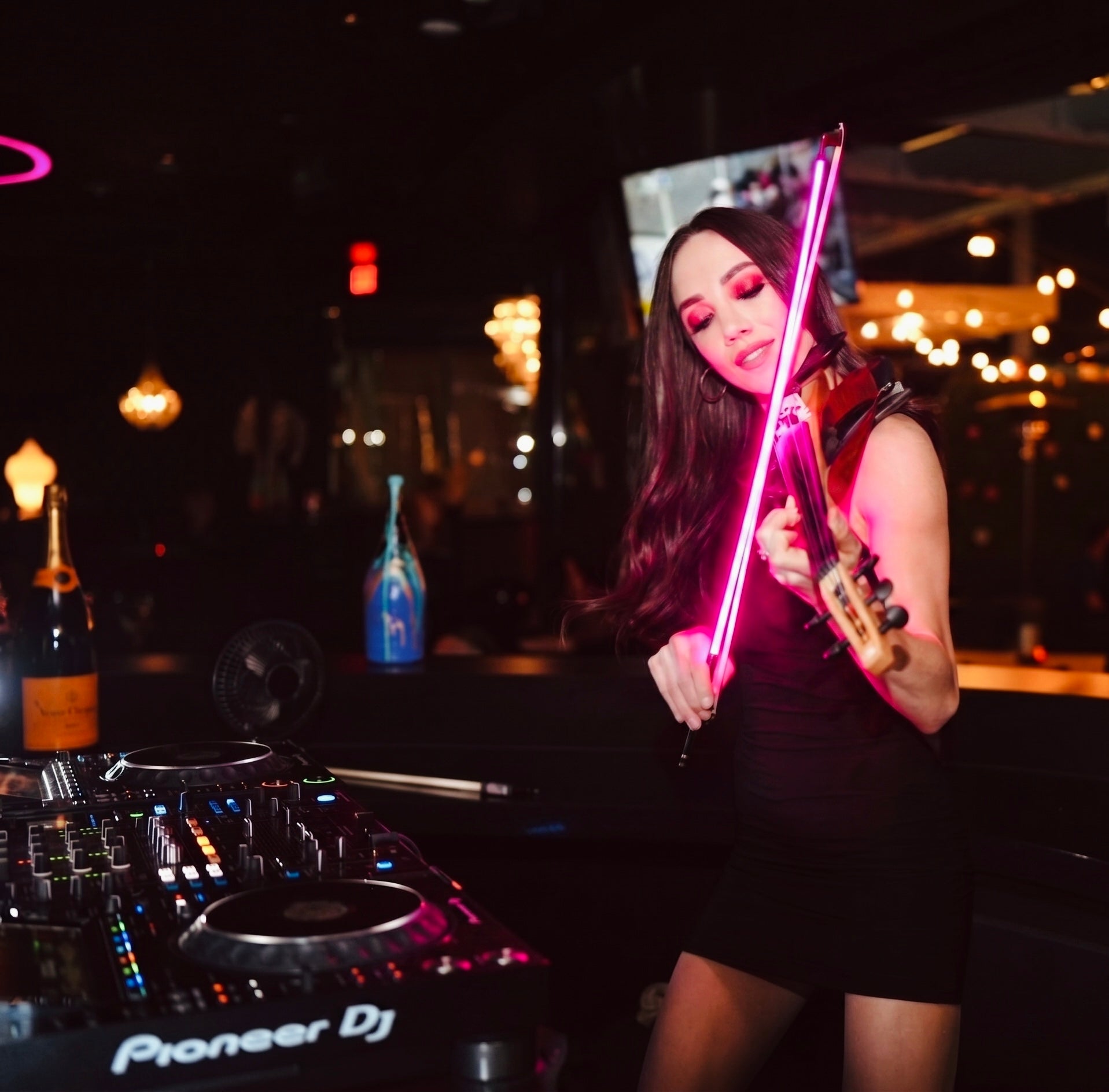 Electric Barbie Pink | Aura LED Violin Bow